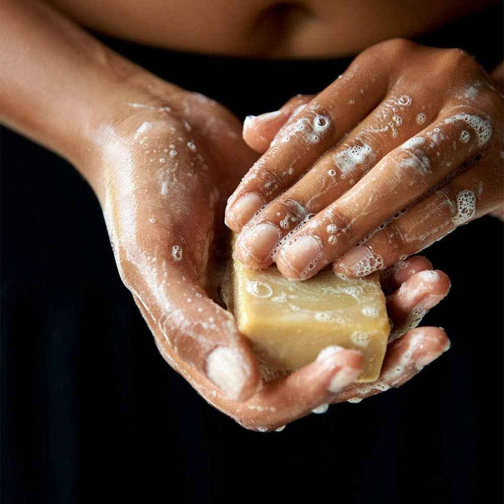 Savon visage et corps aux huiles végétales – 100 g
